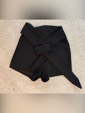 Windsor Black High-Waist Tie Front Shorts